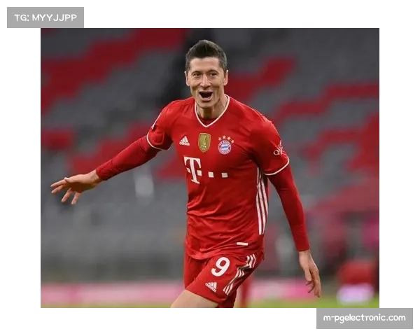 莱万头球破门展现射手本色 虽年龄增长仍具威胁